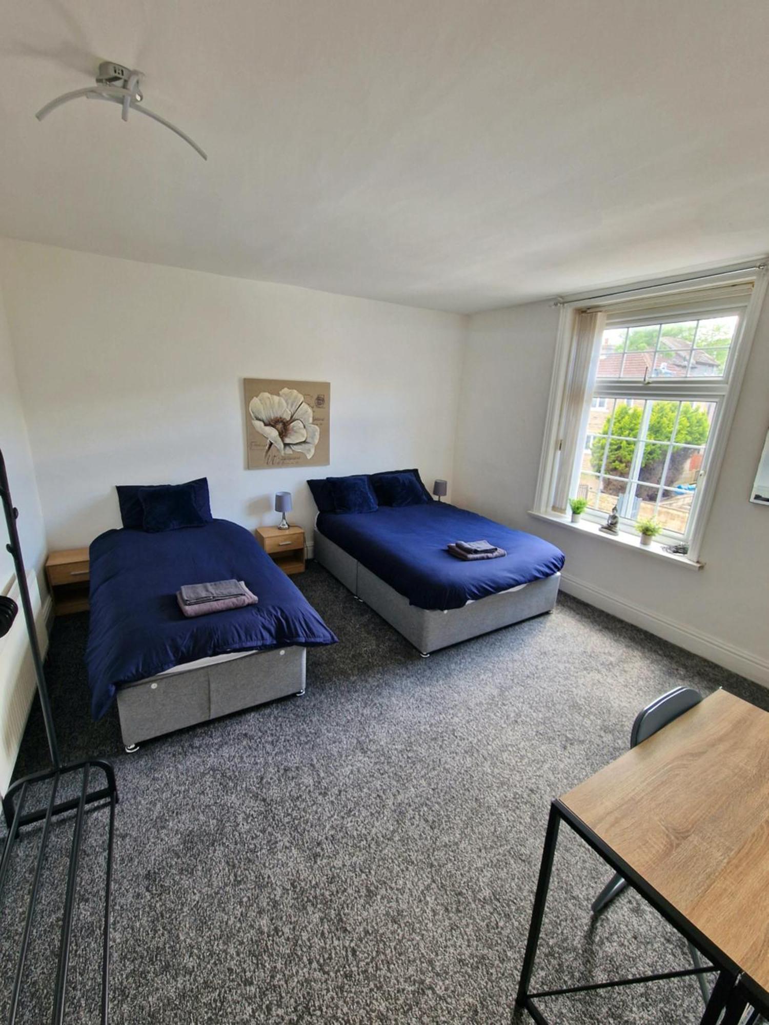 Stylish 4 Double Bedroom House In Bradford, Views Of Hillside And Parking Shipley  Dış mekan fotoğraf